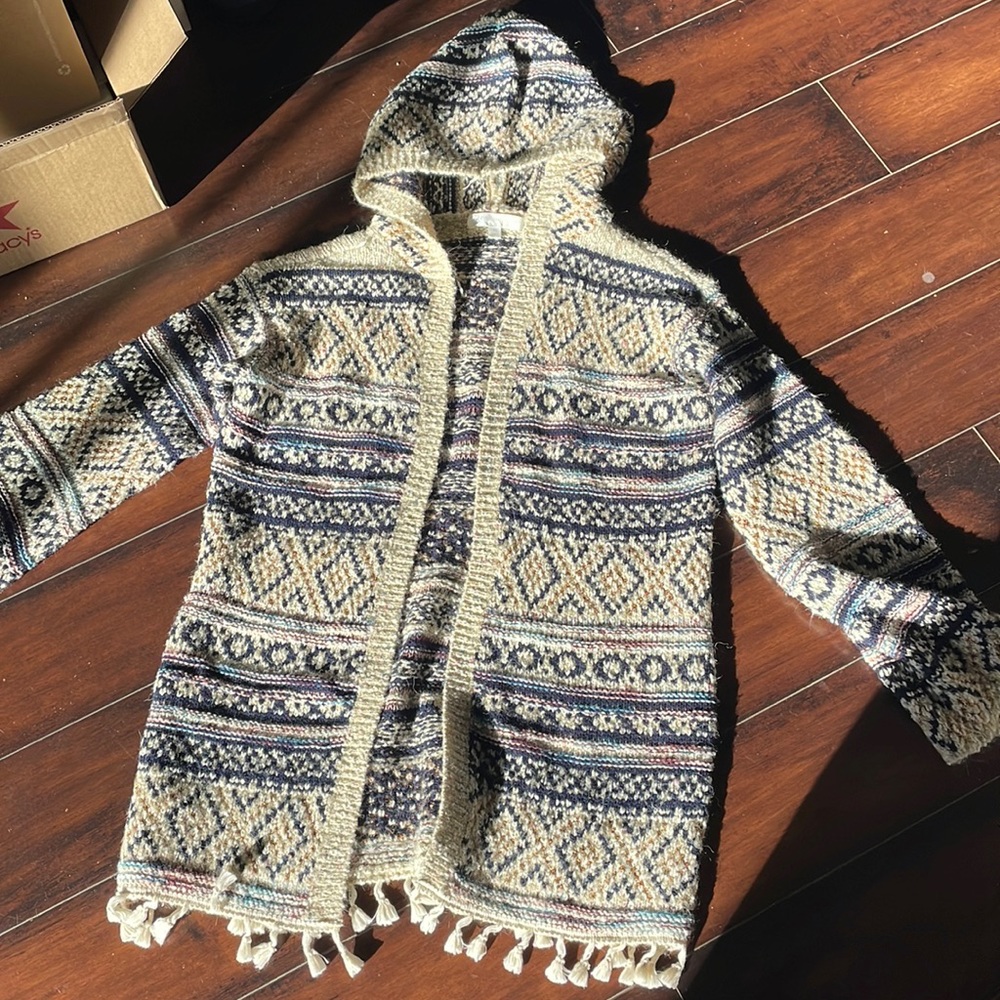 Cute cardigan with fun tassels 👚